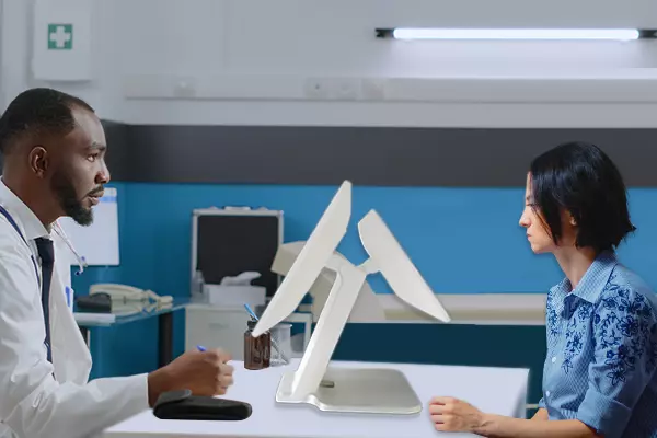 Dual screen provision, doctor explaining